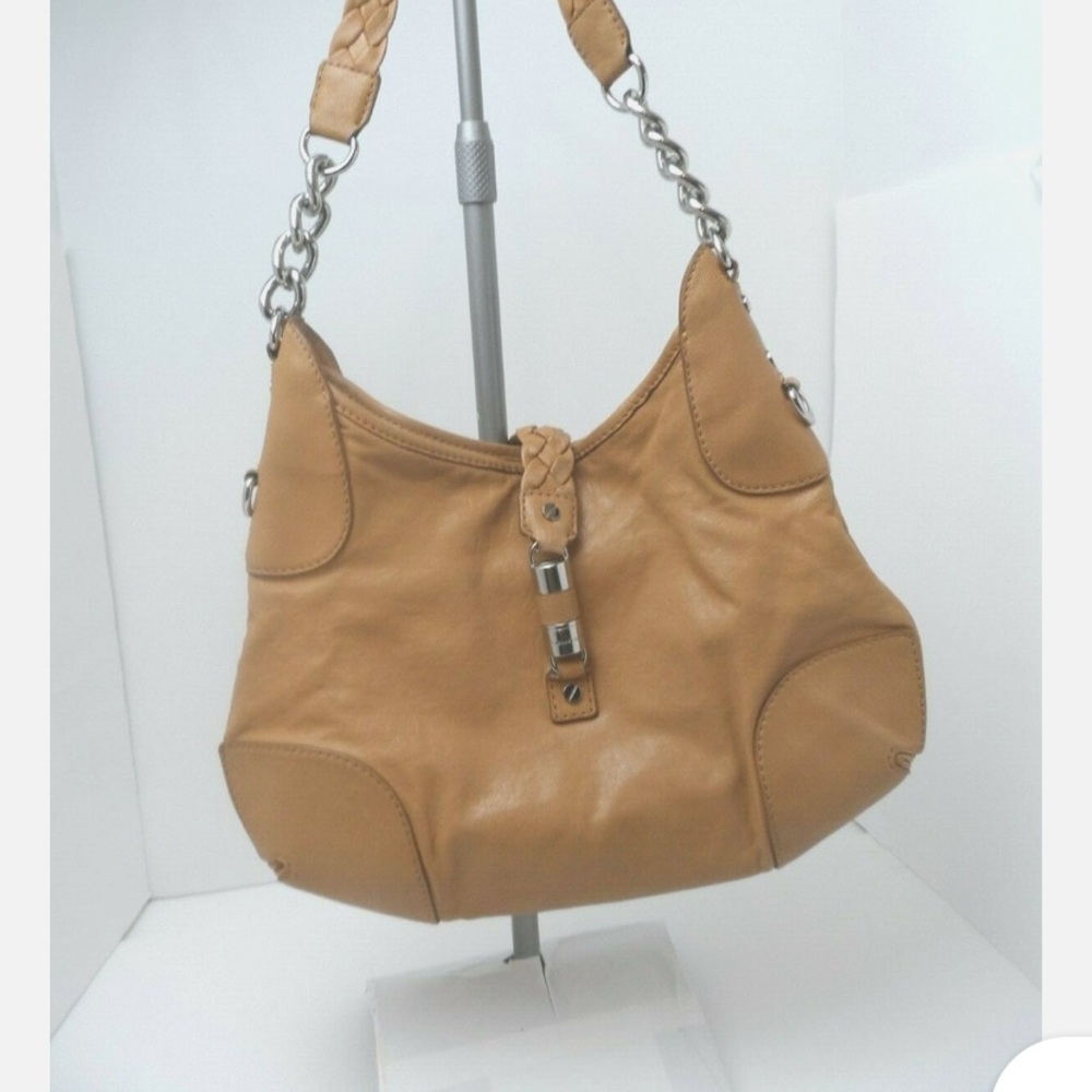 Elegant Tan Leather Shoulder Bag